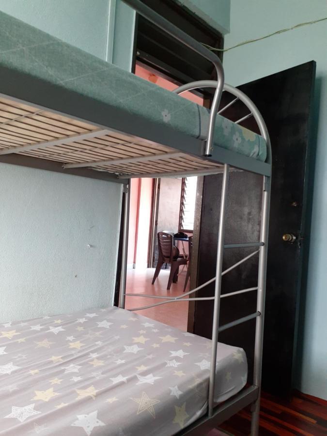 Homestay Idaman Tun Hussein - Harga Untuk 1 Rumah ,1 Bilik ,1 Bilik Air 4 Single Bed - Not Sharing 페라이 외부 사진