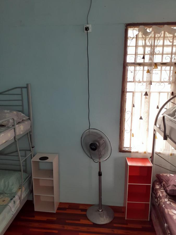 Homestay Idaman Tun Hussein - Harga Untuk 1 Rumah ,1 Bilik ,1 Bilik Air 4 Single Bed - Not Sharing 페라이 외부 사진