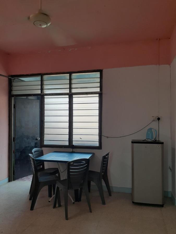 Homestay Idaman Tun Hussein - Harga Untuk 1 Rumah ,1 Bilik ,1 Bilik Air 4 Single Bed - Not Sharing 페라이 외부 사진